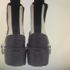 Tory Burch leather Chelsea boots in excellent condition size 7.5